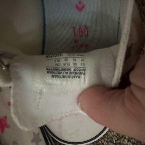 Girls converse - Picture 3 of 4